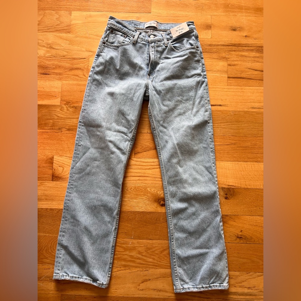Abercrombie baggy mid rise jeans NWT